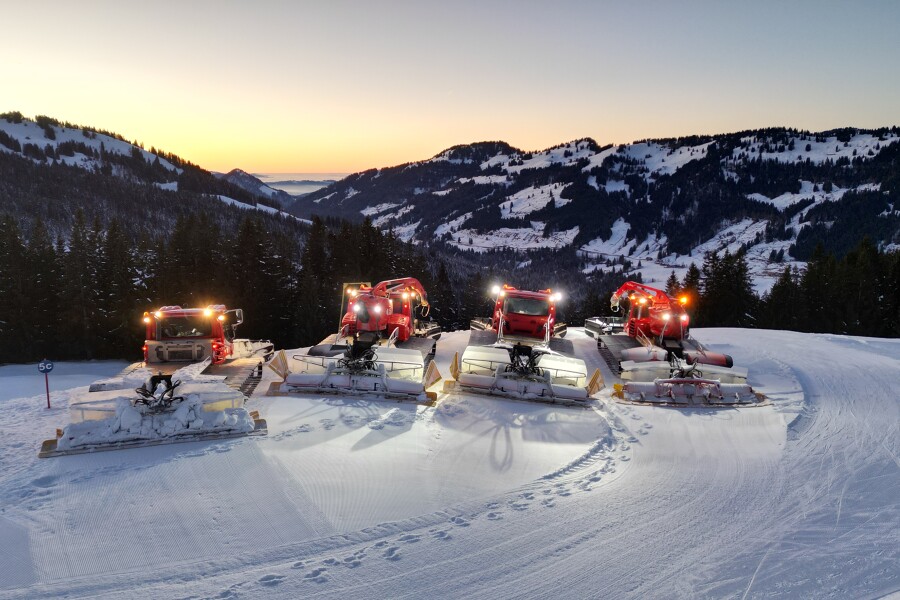 Skiing During a Wellness Vacation in the Allgäu - HUBERTUS Mountain Refugio