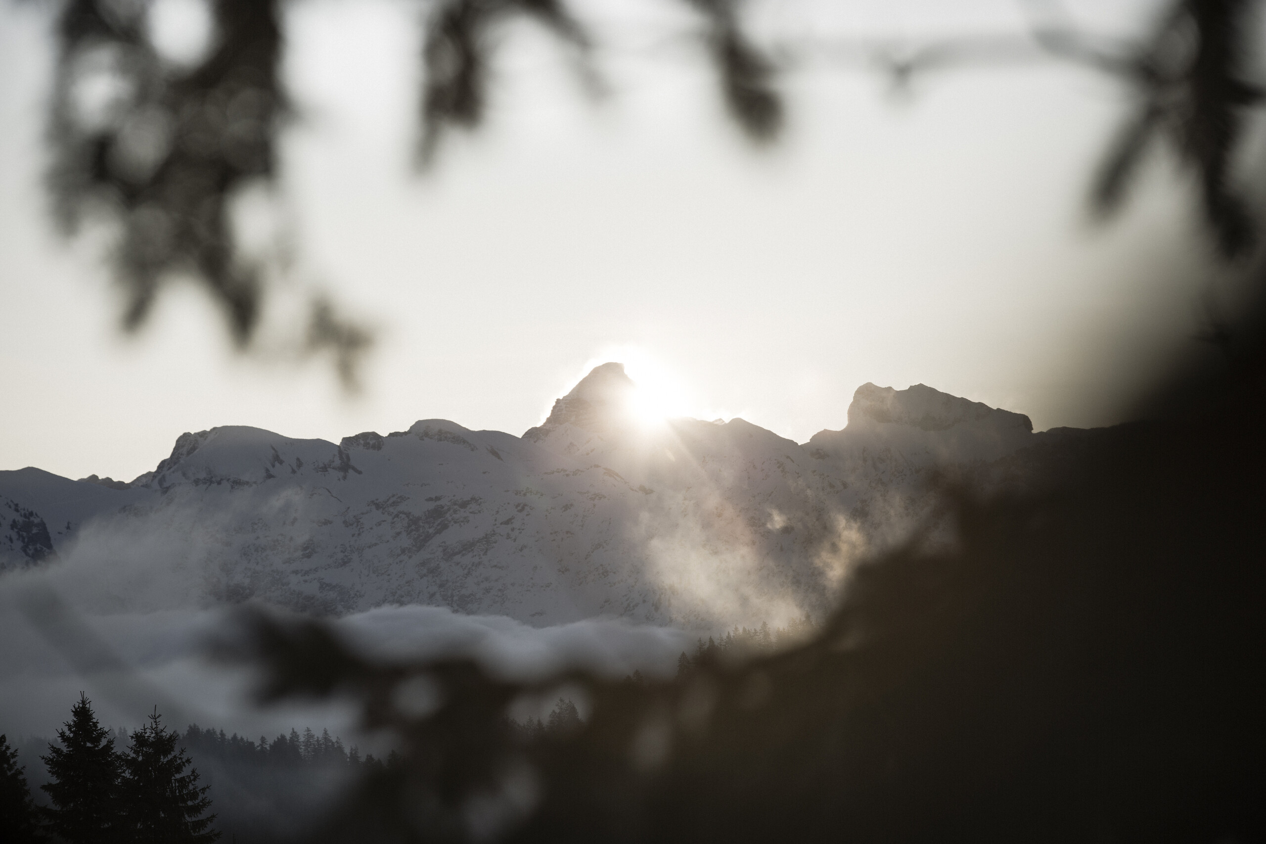 Allgäuer Berglandschaft im Winter bei Sonnenaufgang