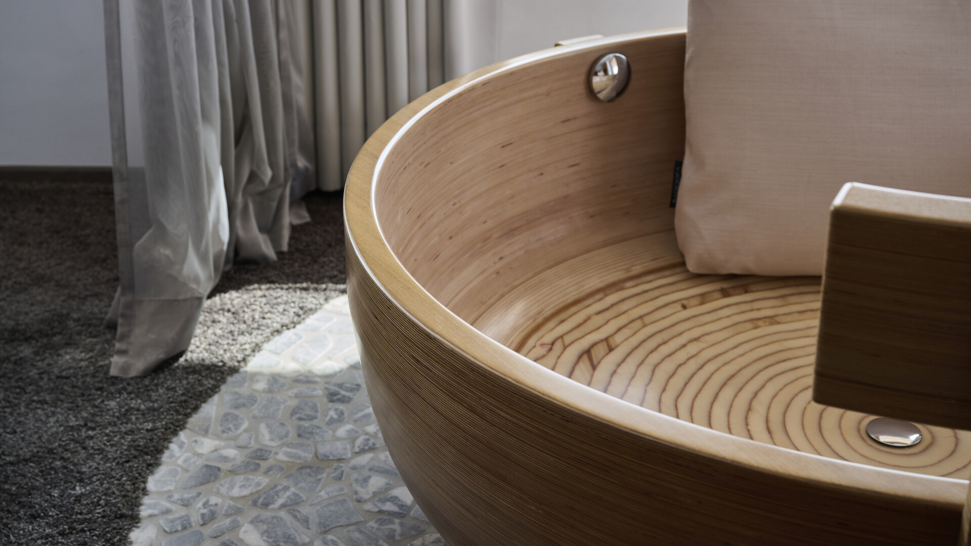 Suite mit Badewanne im Luxushotel Allgäu
