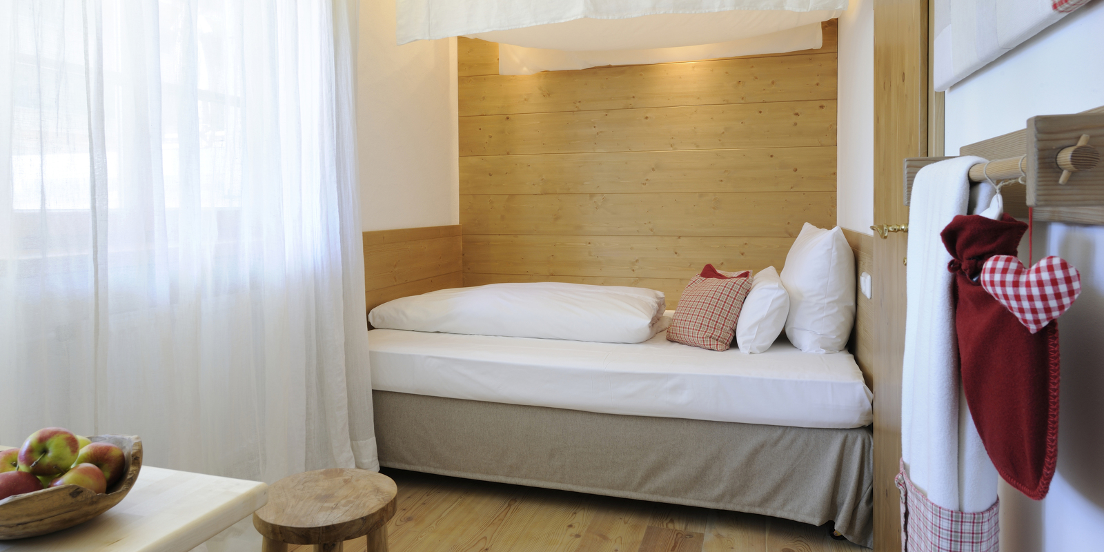 Besondere und gemütliche Zimmer mit Himmelbett für Wellnessurlaub in Bayern