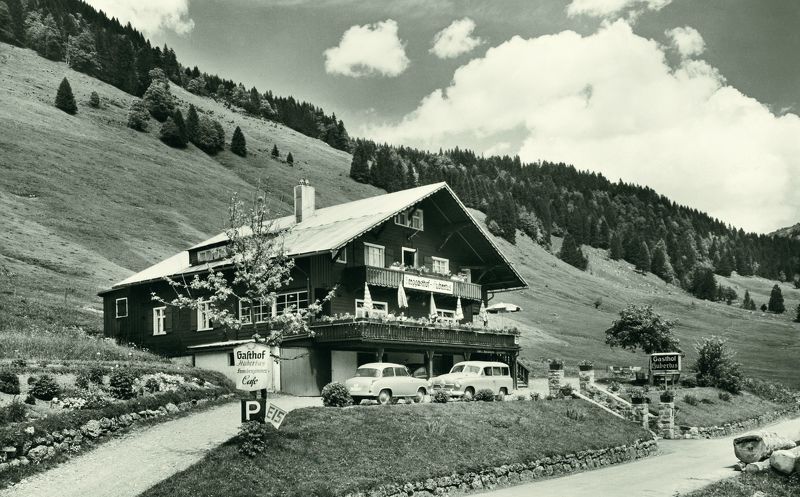 Vergangenheit des Wellnesshotel HUBERTUS Mountain Refugio Allgäu.