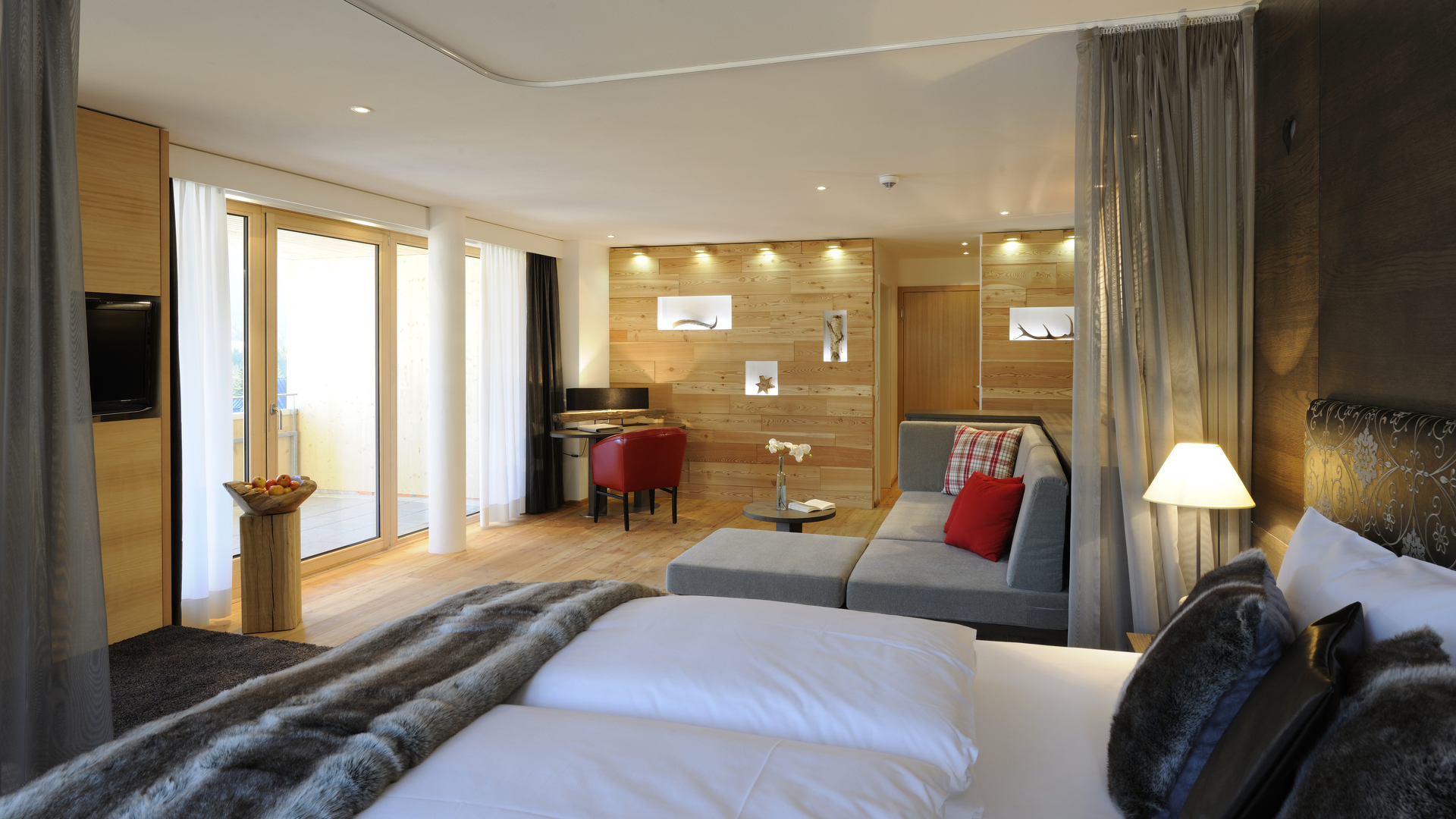Die besondere Adlerhorst Suite mit großem Wohn- und Schlafbereich.