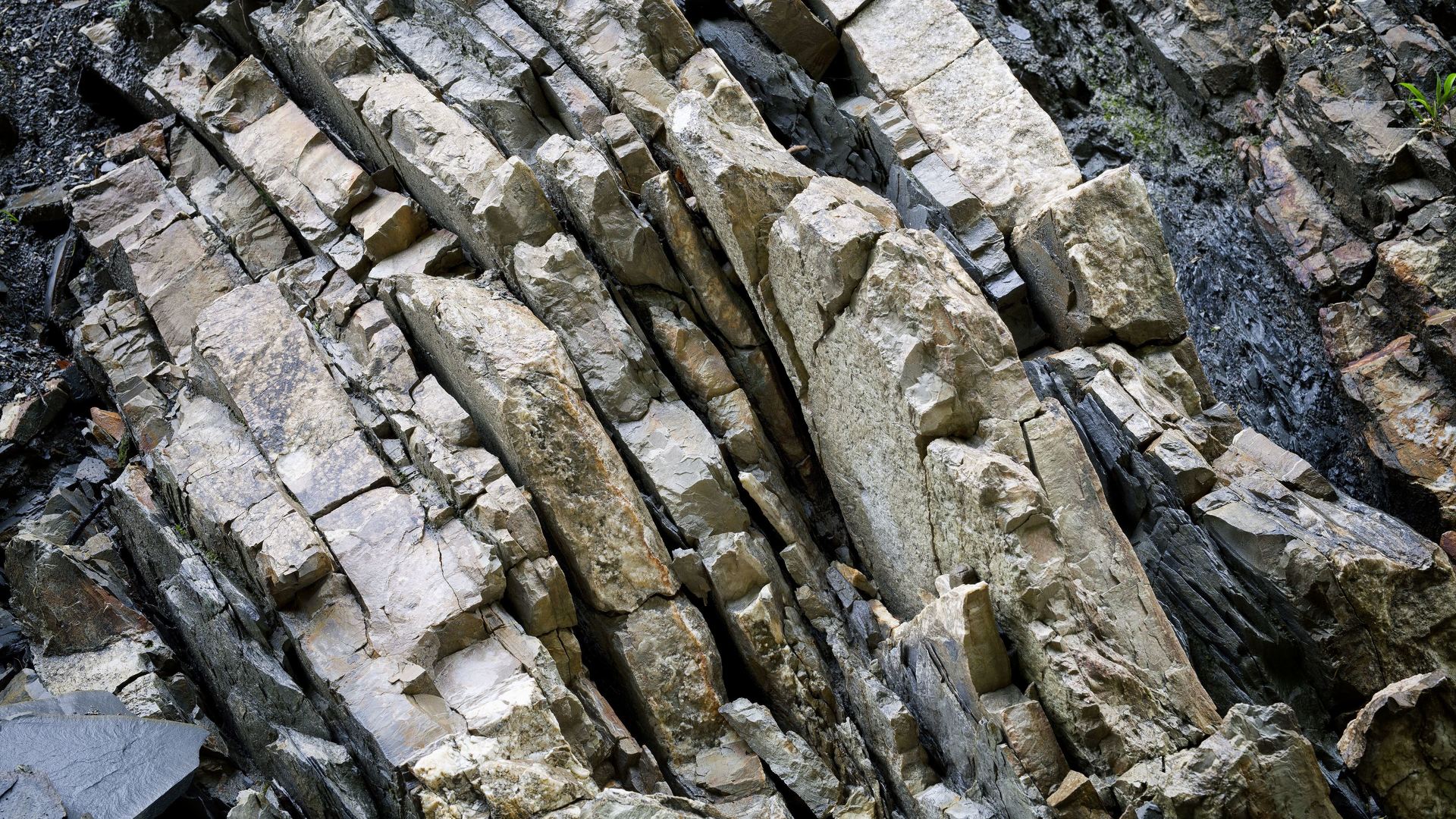 Besonderes Gesteinsformationen entdecken auf einer Tour durch das Allgäu.