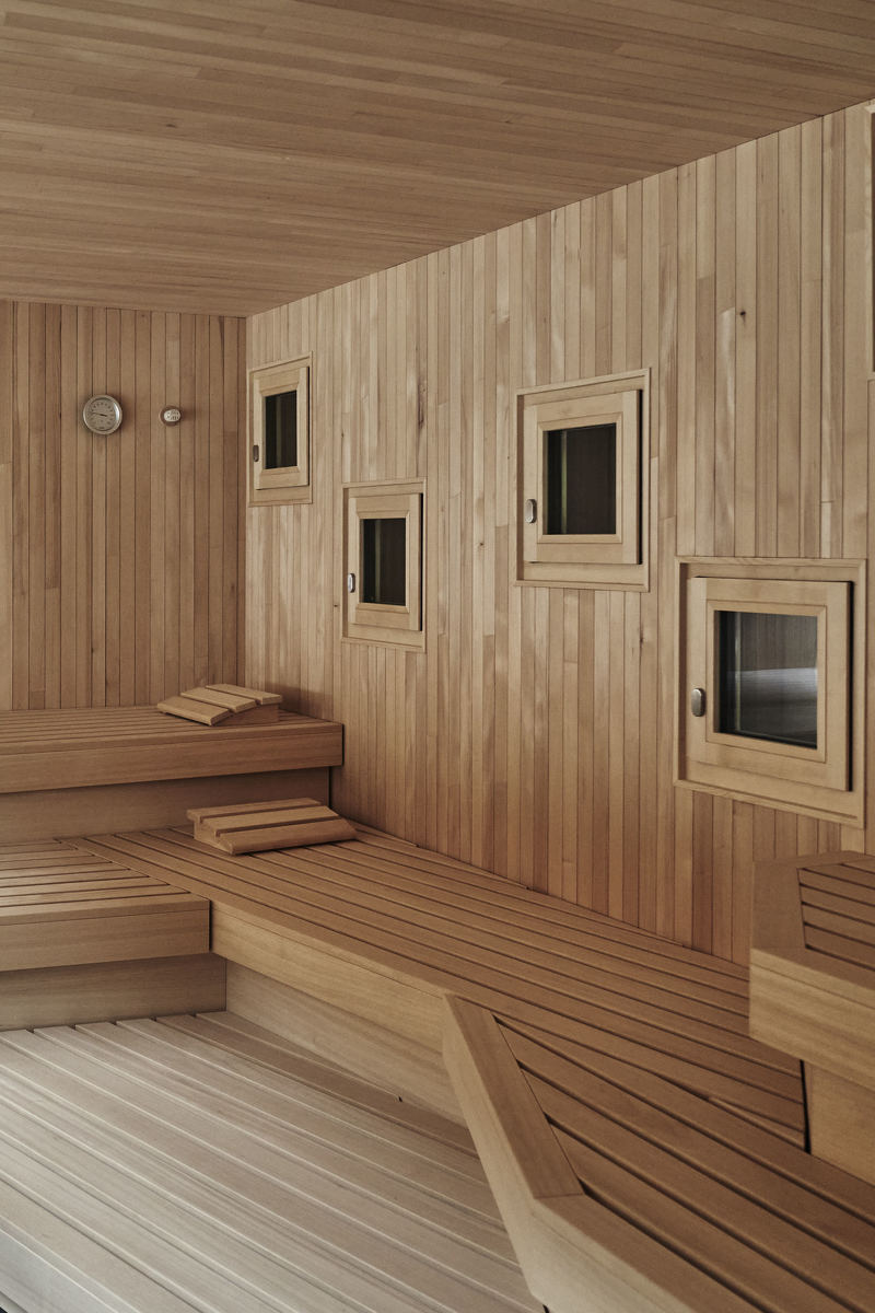 Sauna mit Ruheräume und Pool im Wellnesshotel HUBERTUS