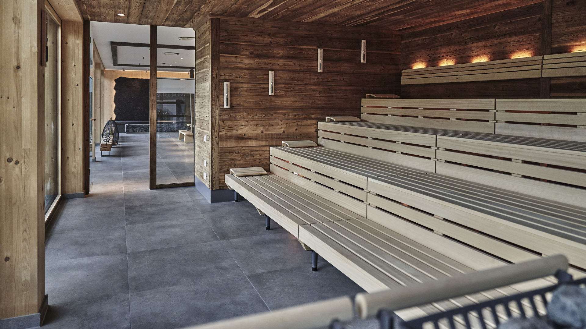 Saunabereich mit Panoramasauna im Wellnesshotel HUBERTUS.