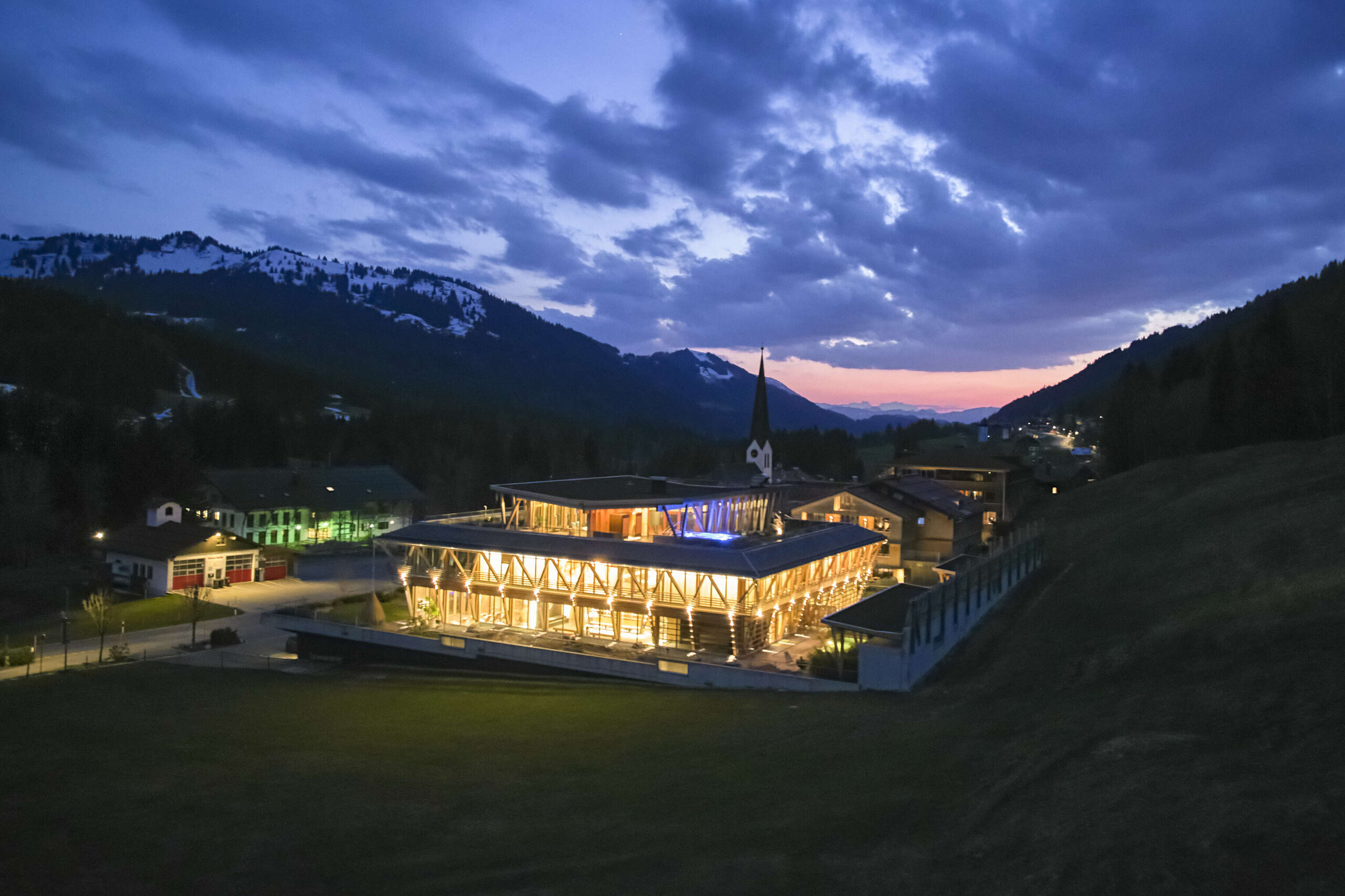 Mountain Spring Spa by night im Wellnesshotel HUBERTUS