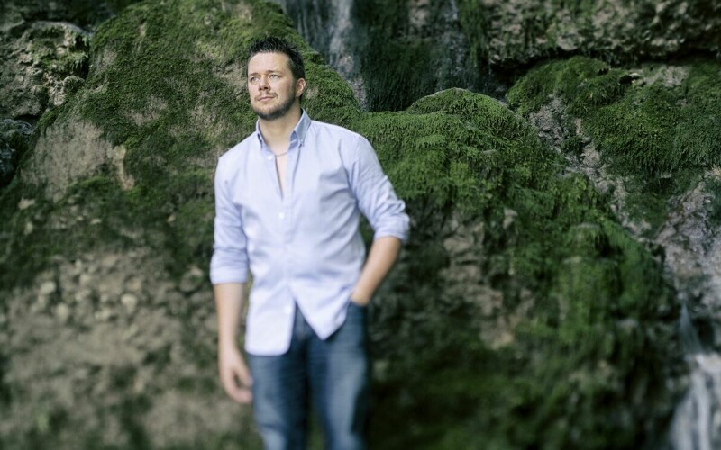 Marc Traubel ist Gastgeber und Geschäftsführer des Hotel HUBERTUS Mountain Refugio aus Bayern.
